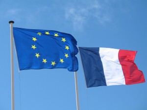 Drapeaux européen et français
