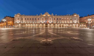 Toulouse_Capitole_Night_Wikimedia_Commons
