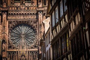 Strasbourg_grande_rosace_cathédrale_Notre-Dame_juin_2015-1024x682